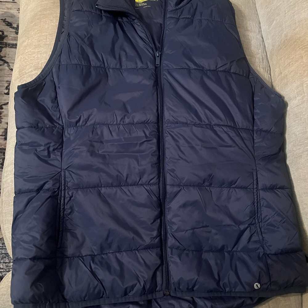 XErsion man’s puffer vest size XL